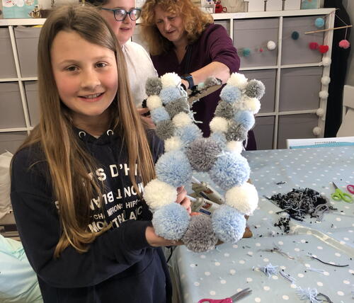Workshop: Pom-Pom Crowns image 1